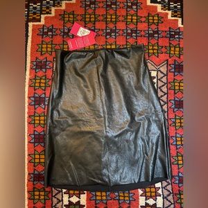 Brand New With Tags** Commando, Faux leather mini skirt, Large